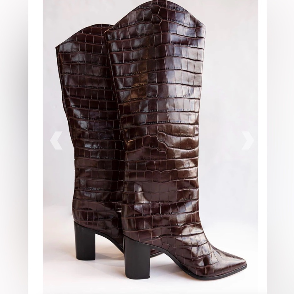 Shultz NWOB Women’s Analeah Croc-Embossed Knee-High Boots. Size 6M DS